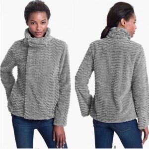 Patagonia Pelage Faux Fur Jacket Women’s Size Small Gray/Pink  Full Zip/Snap